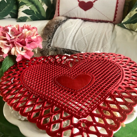 ❤️NWT Large Red Valentine Heart Doily Style Placemats Set/4 - Picture 1 of 6